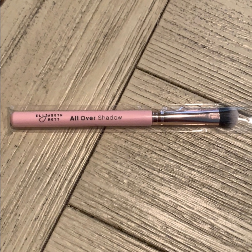 Elizabeth Mott all over shadow brush